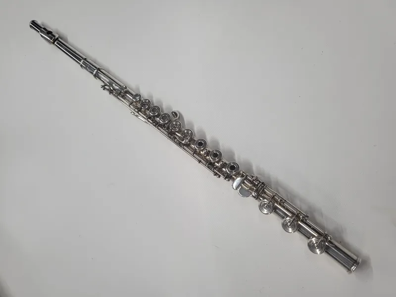 Yamaha YFL-581 Flute Solid Silver Open-Hole-2