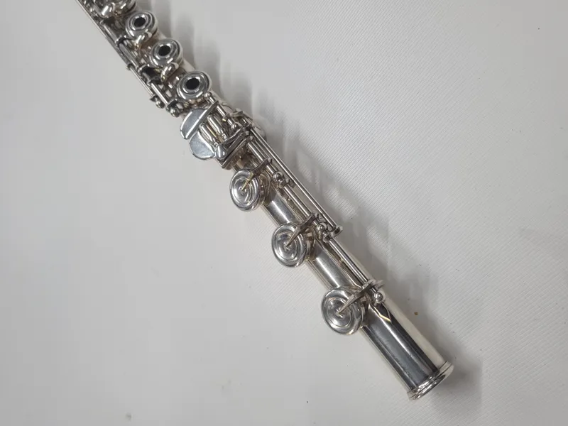 Yamaha YFL-581 Flute Solid Silver Open-Hole-3