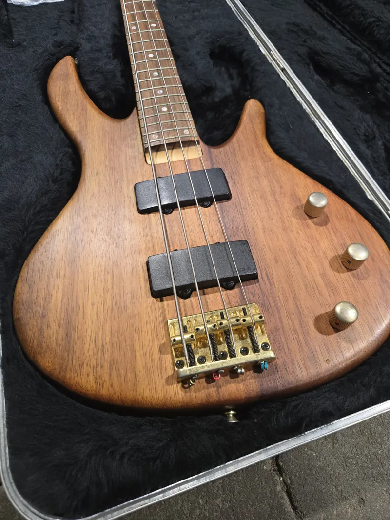 Peavey Bass Guitar 1994-3