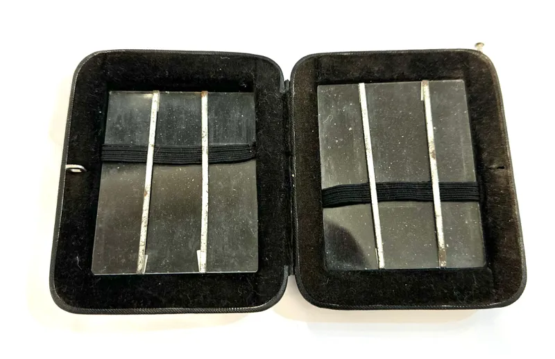 Used Perl-Gold Bb Clarinet Reed Case x6 - Leather-1