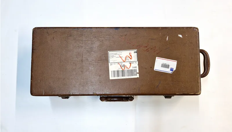 Pre-owned vintage alto sax case