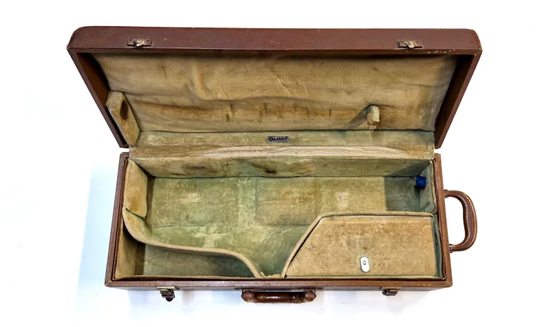 Pre-owned vintage alto sax case-1